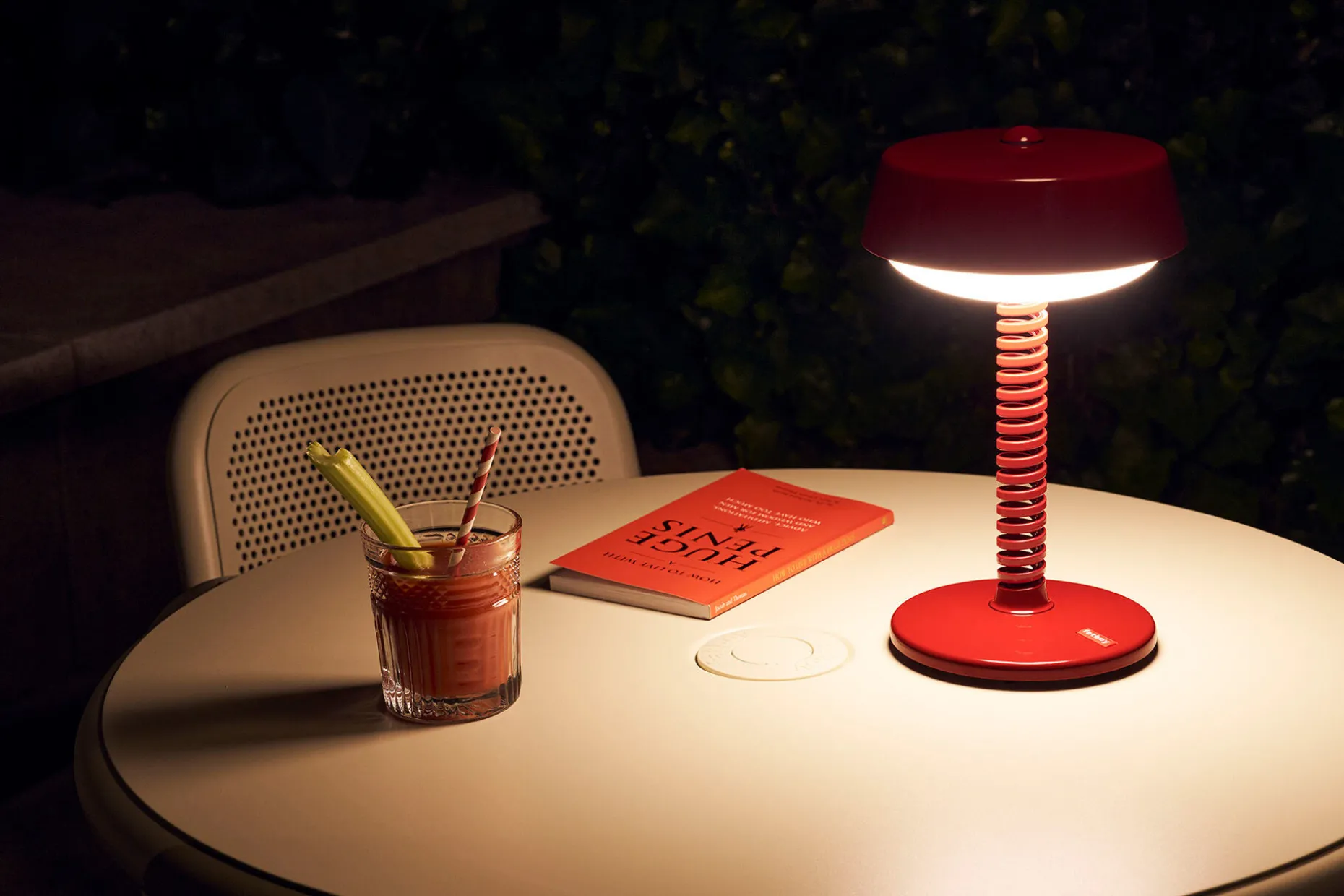 Bellboy Lampe de table sans fil, rouge, 18x18x30 cm