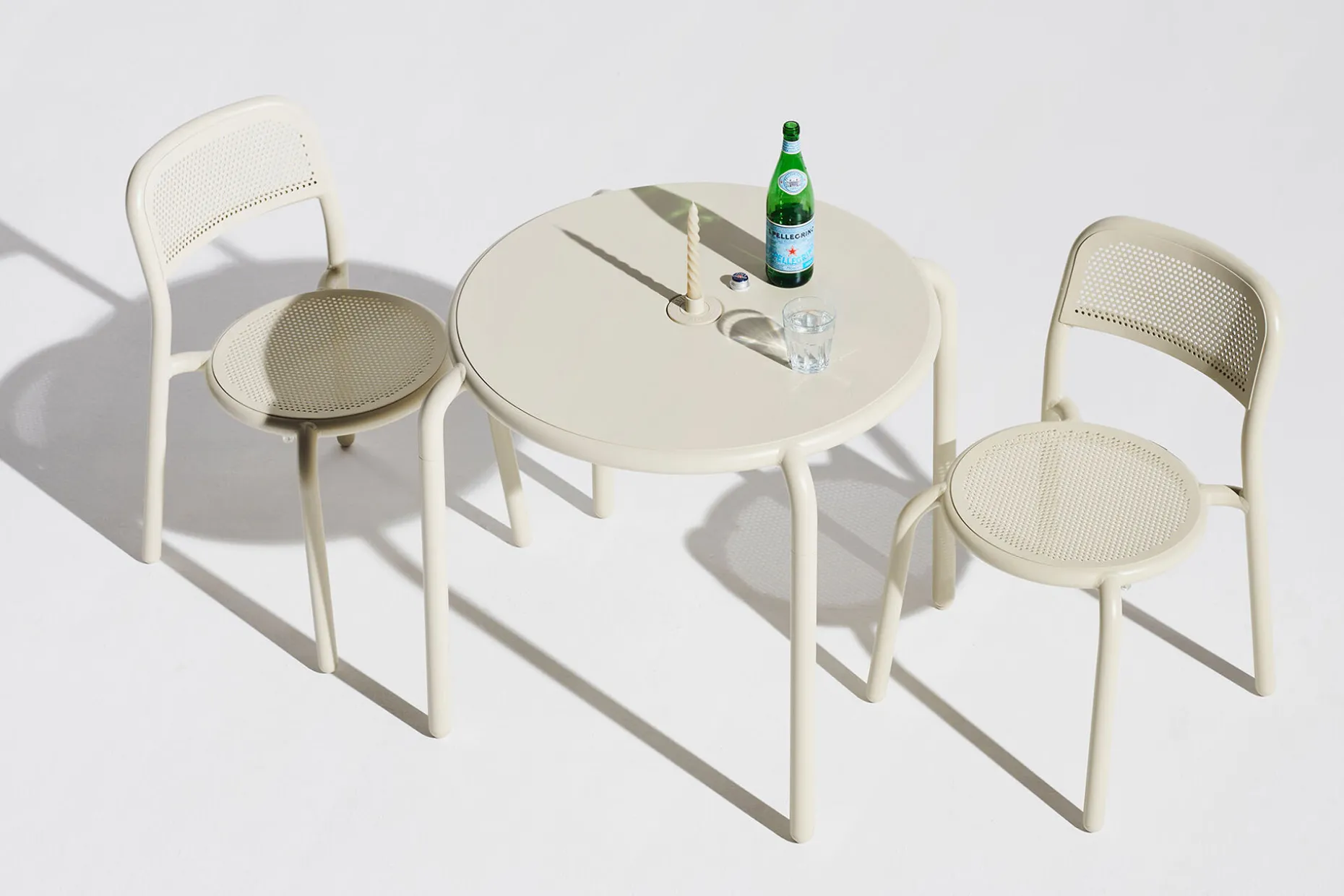 Toní Bistreau Petite table de jardin, beige, 80x80x76 cm